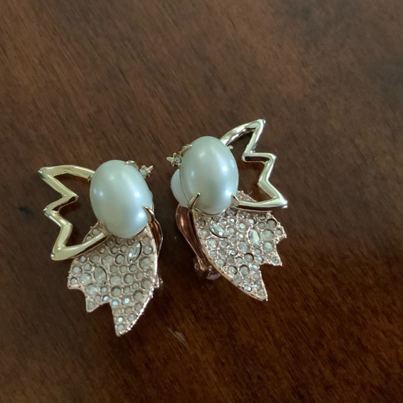 Alexis Bittar Pearl & Petal Clip on Earrings - Picture 7 of 11